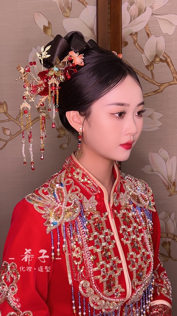 中式秀禾妆造